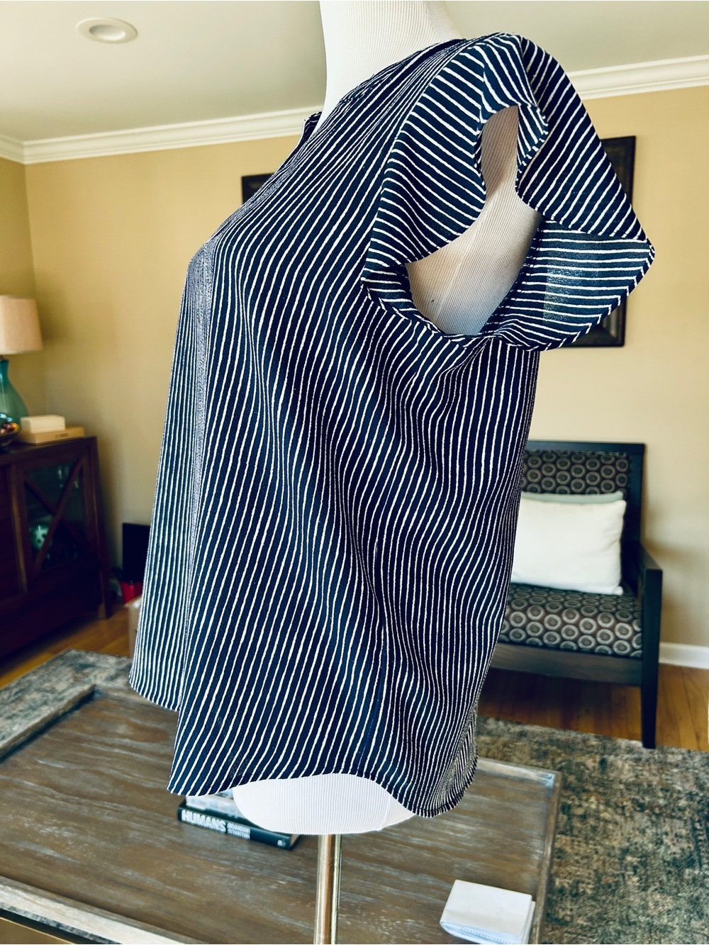 Adrianna Papell Navy White Striped Flutter Sleeve Split V-Neck Blouse Small - Picture 4 of 8